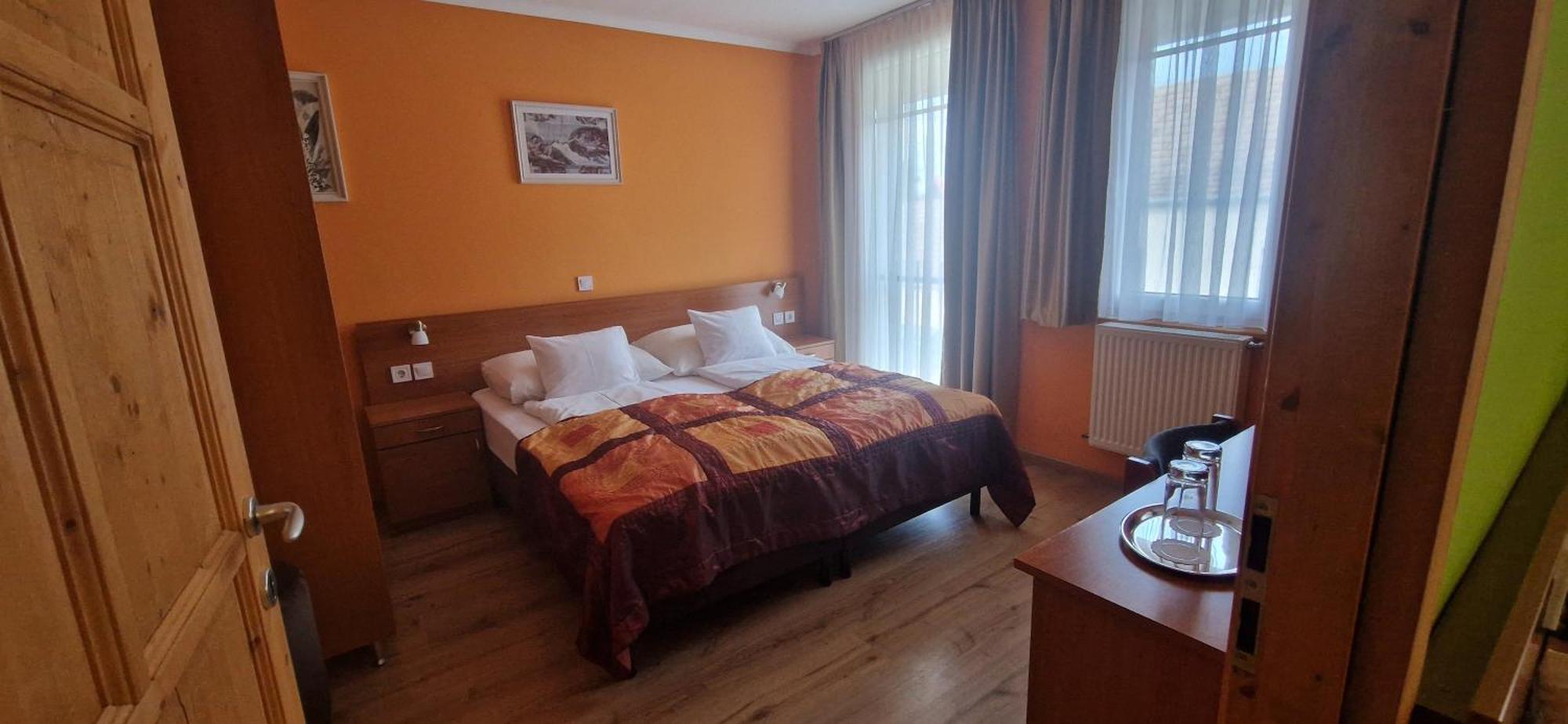 Hotel Patonai Fertőd Exterior foto